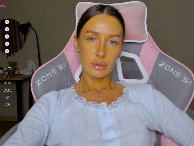 стрип от HannaChardger