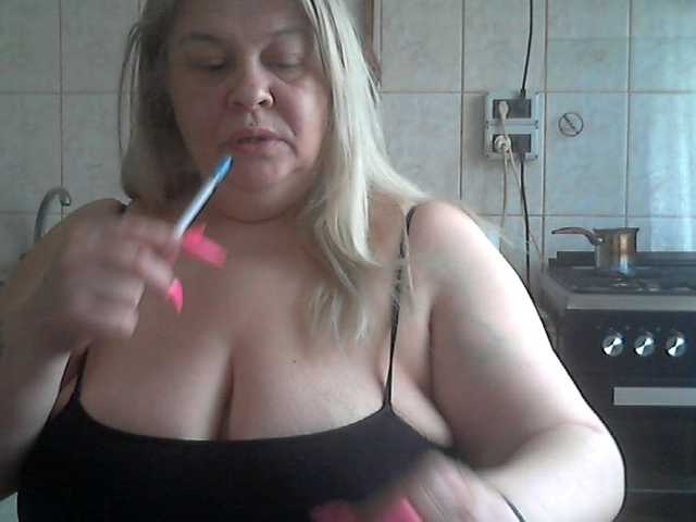 AriannaMilf's BongaCams show and profile