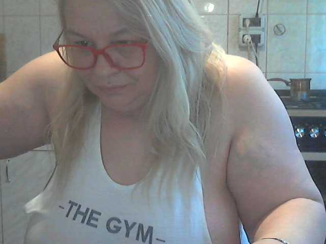 AriannaMilf's BongaCams show and profile