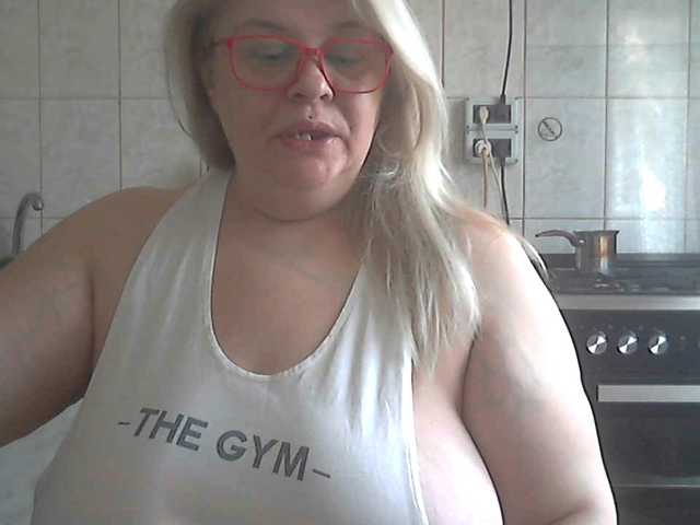 AriannaMilf's BongaCams show and profile