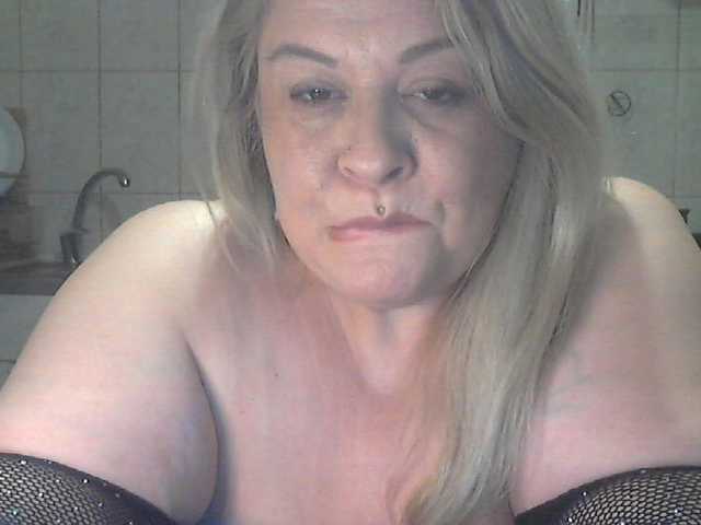 AriannaMilf's BongaCams show and profile