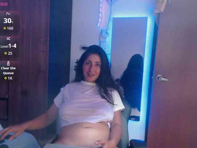 Model: CameronCutte