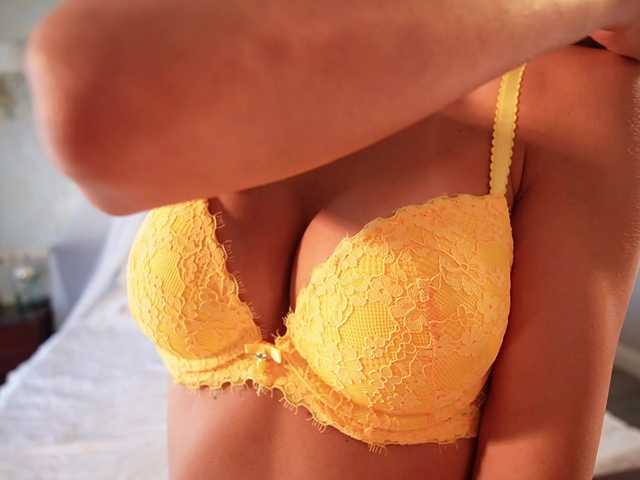 Sensual-giaa live webcam show