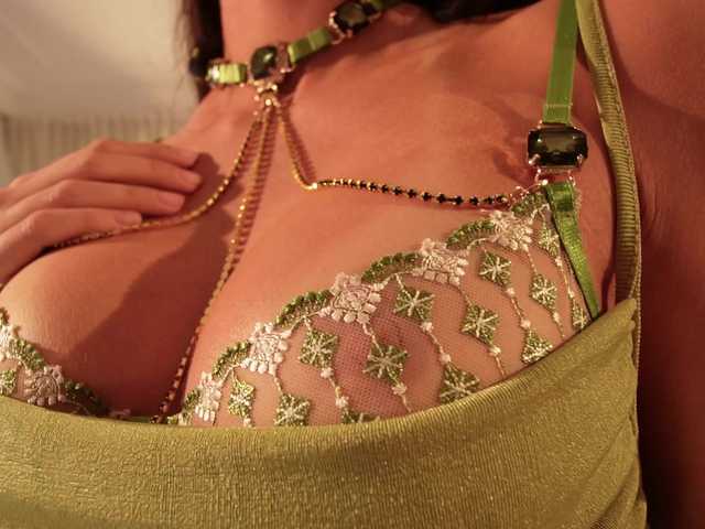 Sensual-giaa's BongaCams show and profile