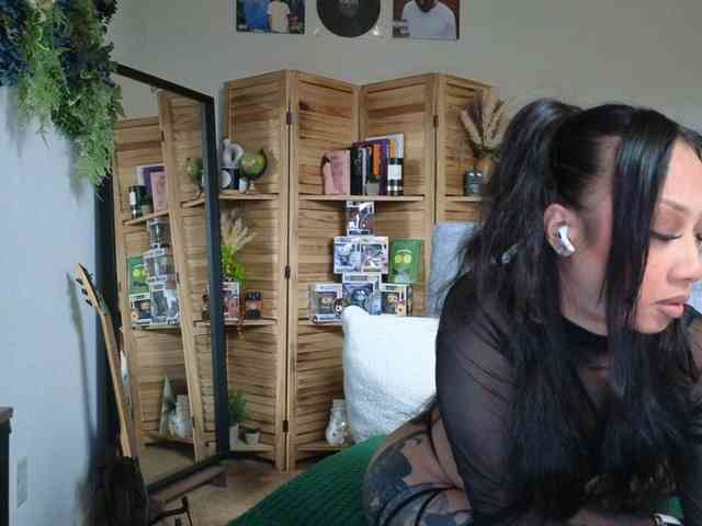 PreeminentJess webcam