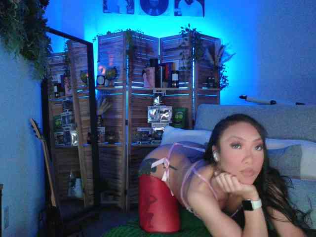 PreeminentJess webcam