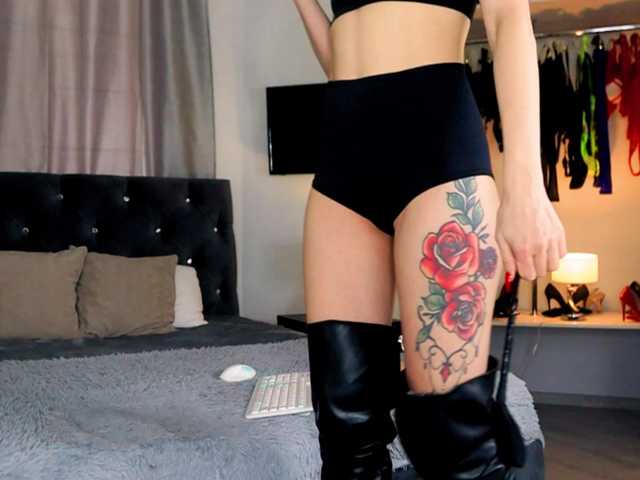 InvitingTina's BongaCams show and profile