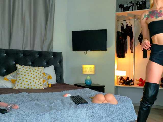 InvitingTina live cam preview
