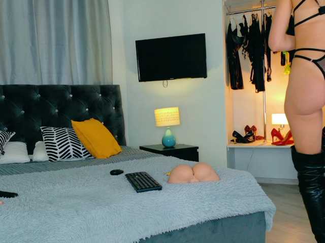 InvitingTina live cam on BongaCams