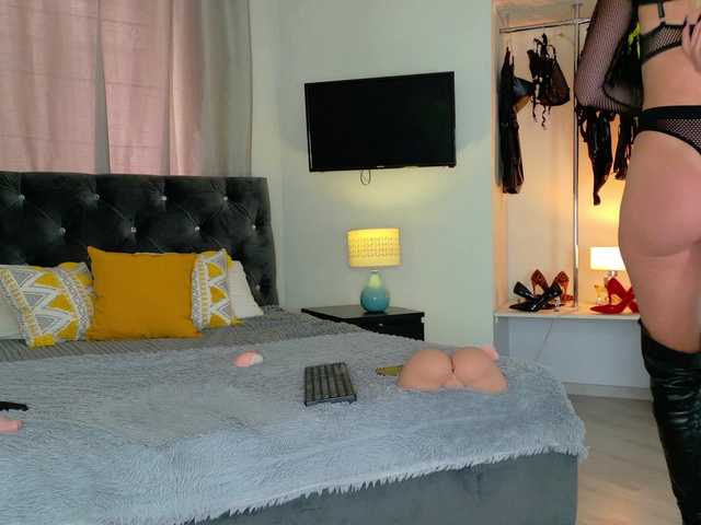 InvitingTina live cam on BongaCams