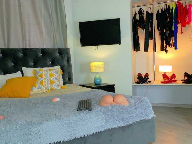 InvitingTina live cam on BongaCams