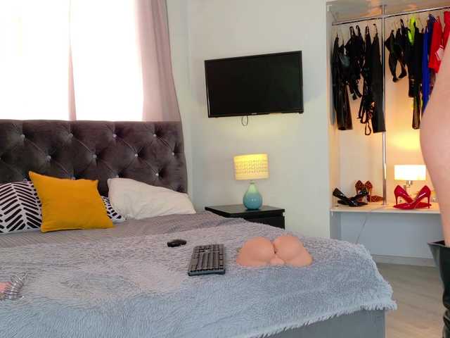 InvitingTina live webcam show