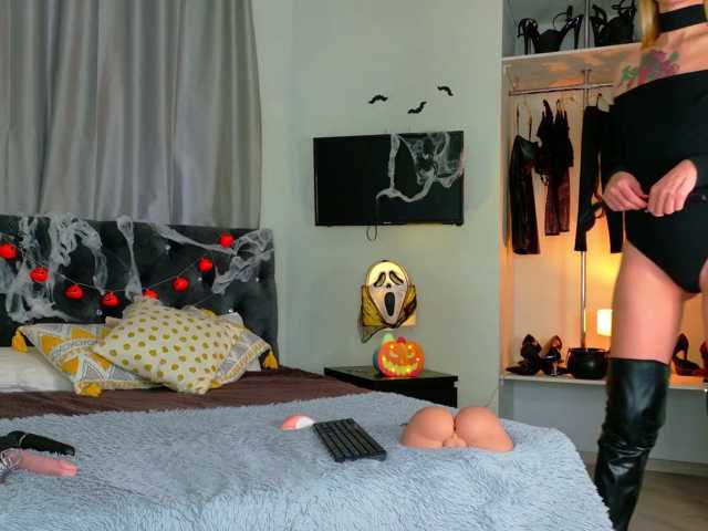 InvitingTina live cam on BongaCams