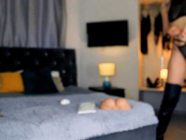 InvitingTina live cam on BongaCams