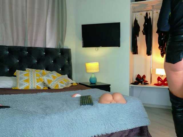 InvitingTina live cam preview