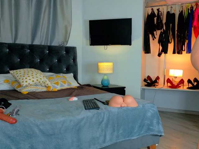 InvitingTina live cam on BongaCams