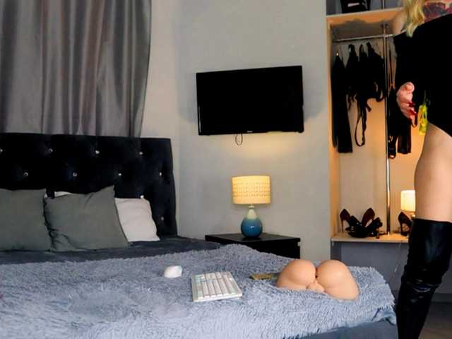 InvitingTina's BongaCams show and profile