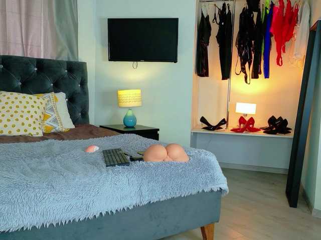 InvitingTina live cam preview