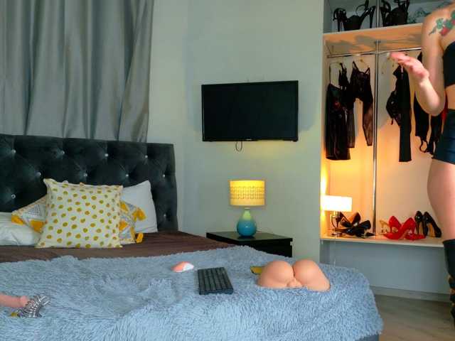 InvitingTina live cam preview
