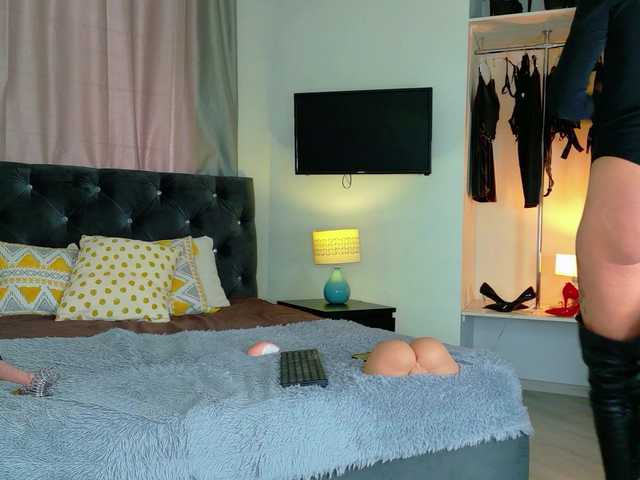 InvitingTina live cam preview