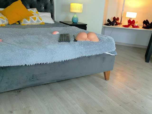 InvitingTina live cam on BongaCams
