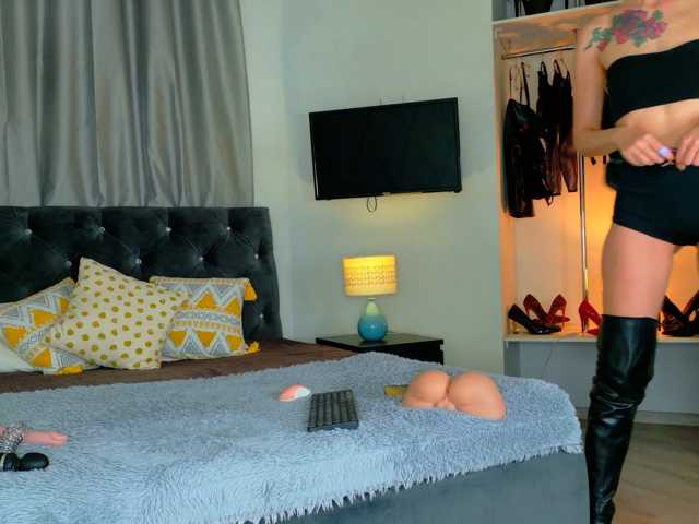 InvitingTina live cam on BongaCams