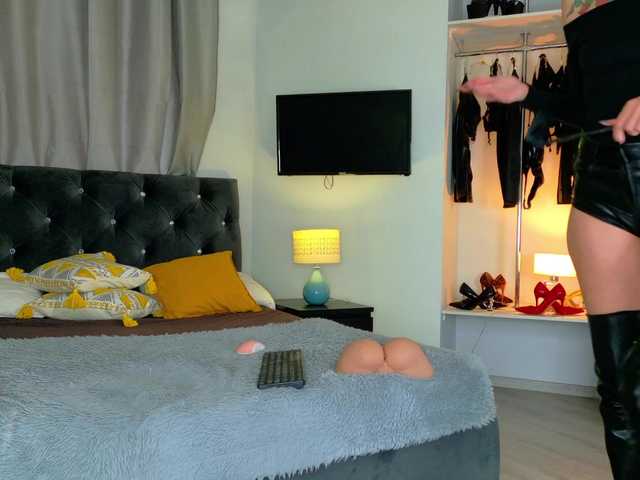 InvitingTina live cam on BongaCams