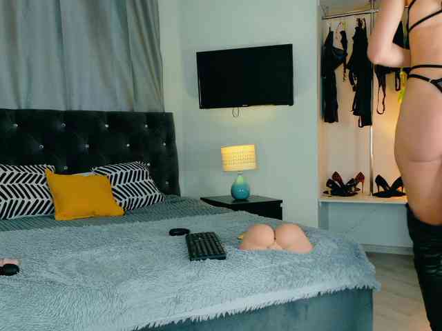 InvitingTina webcam