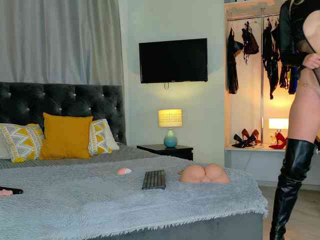 invitingtina's live room
