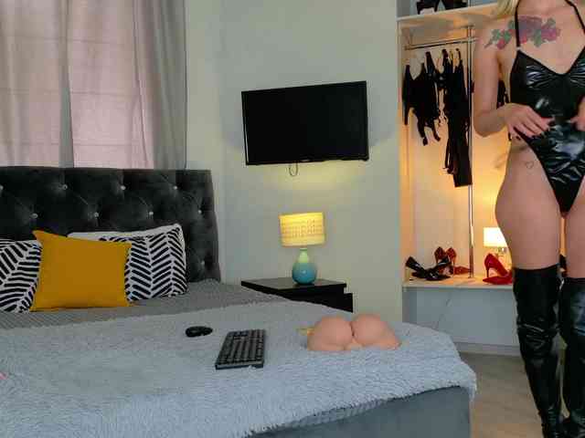 InvitingTina Live Webcam on BongaCams
