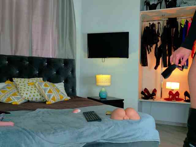 InvitingTina webcam