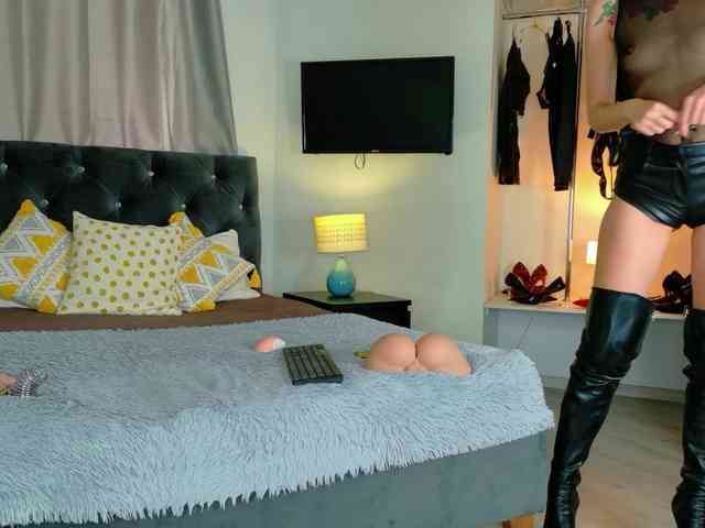 invitingtina's live room