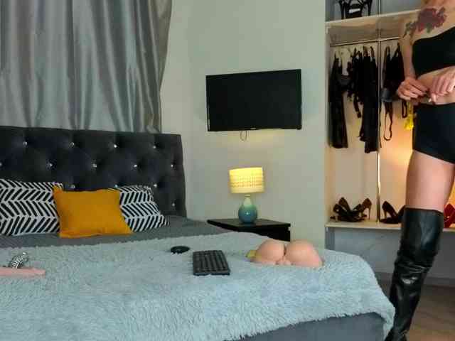 InvitingTina webcam