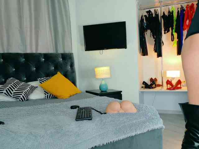 InvitingTina webcam