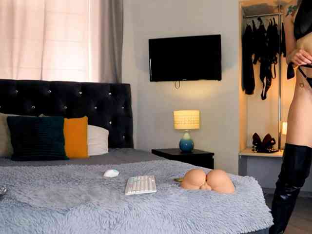 InvitingTina webcam