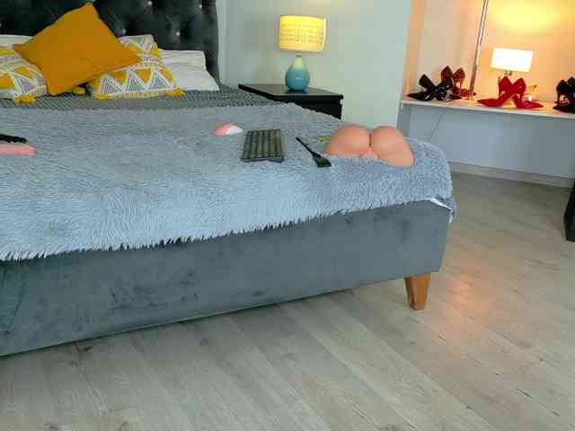 InvitingTina webcam