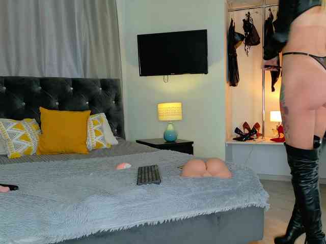 InvitingTina webcam