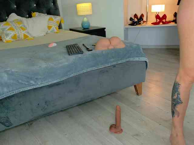 InvitingTina webcam