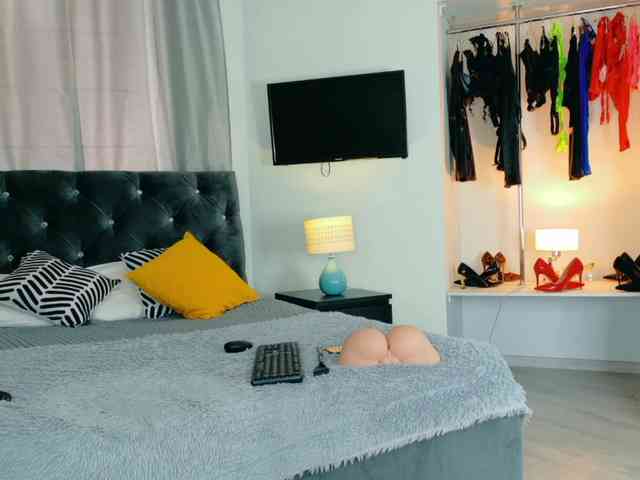 InvitingTina webcam
