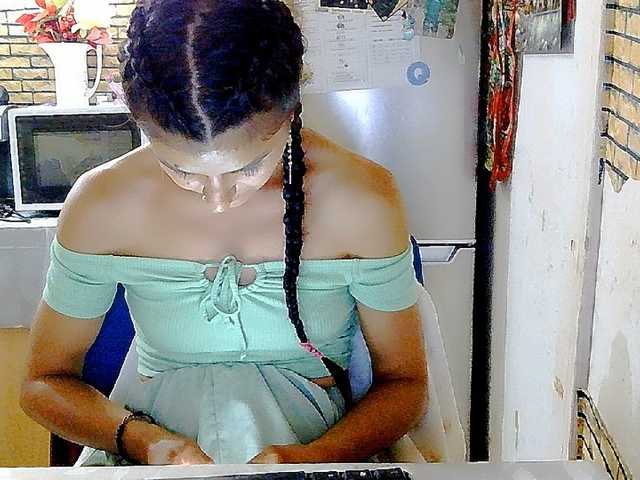 Pervertqueen live cam on BongaCams