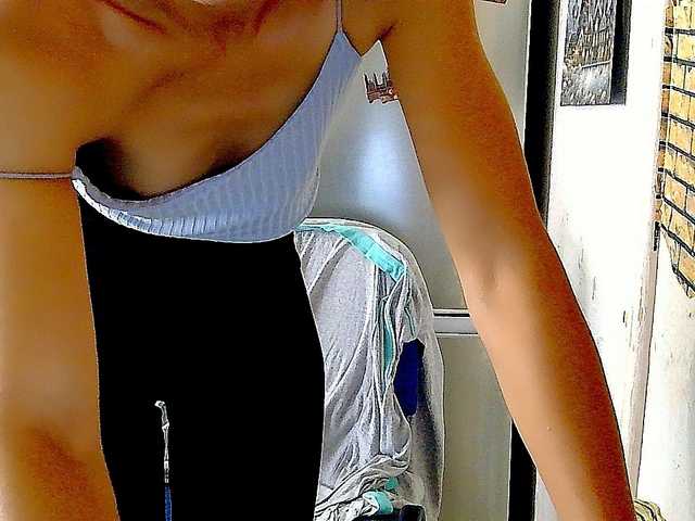Pervertqueen live cam on BongaCams