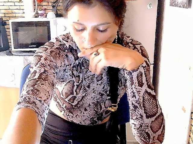 Pervertqueen live cam on BongaCams