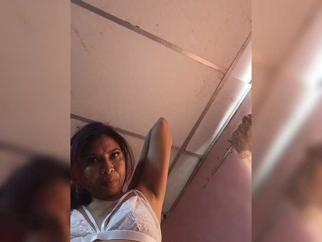 Amee-Lee21 live cam on BongaCams