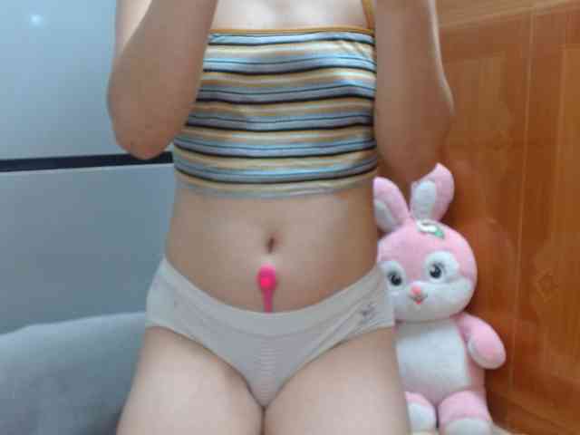 Ernesta102 webcam
