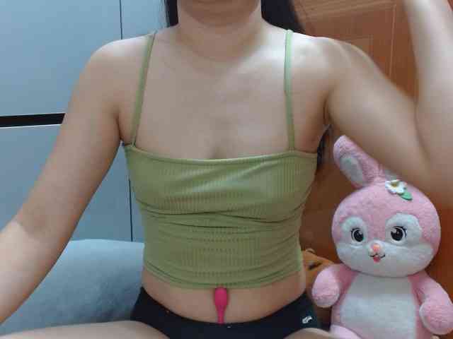 Ernesta102 webcam