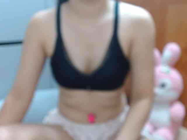 Ernesta102 webcam