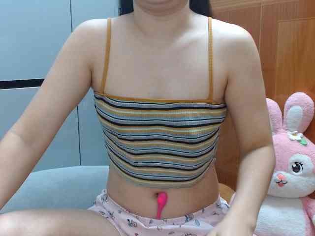 Ernesta102 webcam