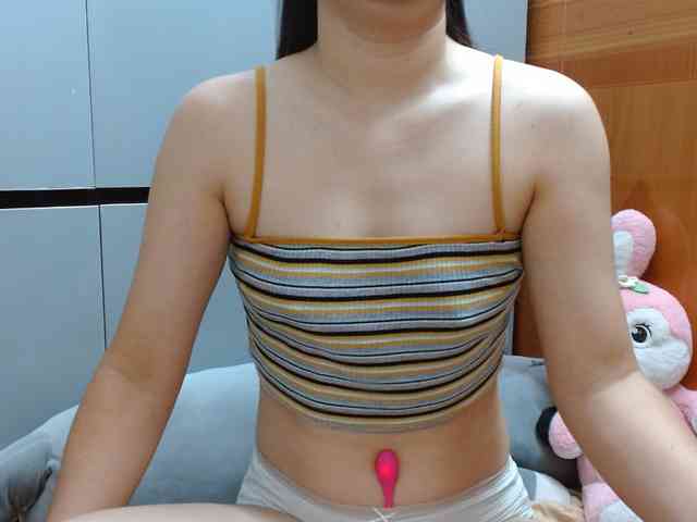 Ernesta102 webcam