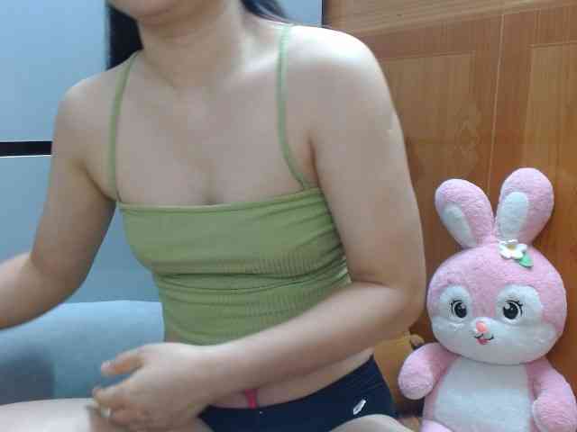 Ernesta102 webcam
