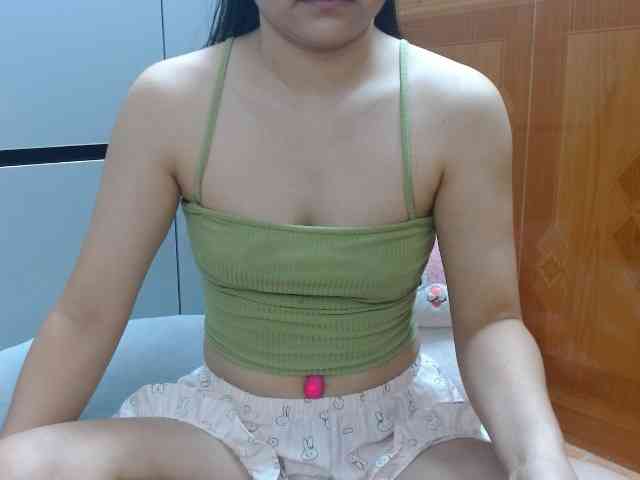 Ernesta102 webcam